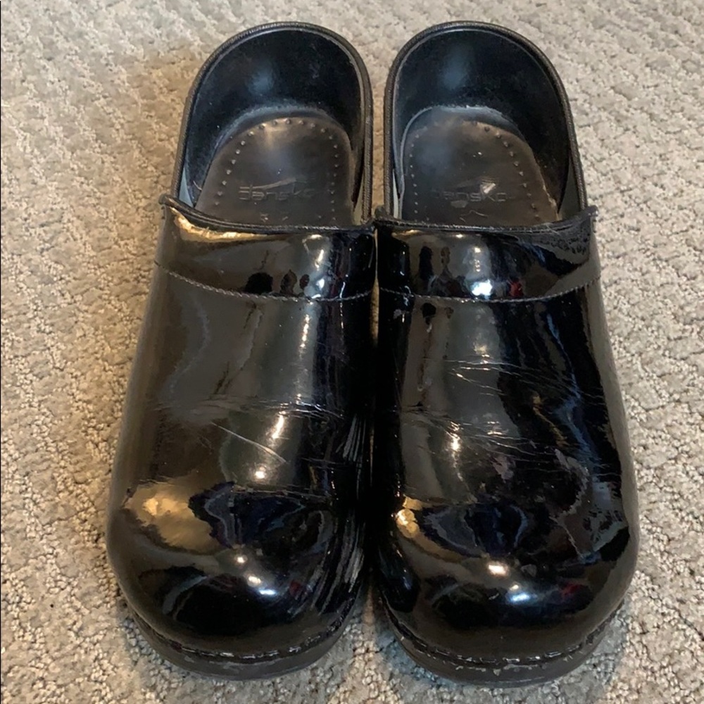 Black Patent a leather Dansko Clogs